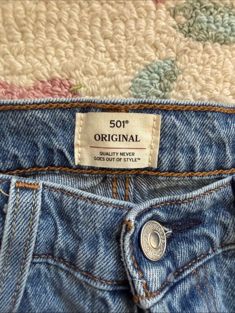 Levi’s women’s 501 Straight-Leg Jeans in Denim Blue size 29 - Picture 2 of 3